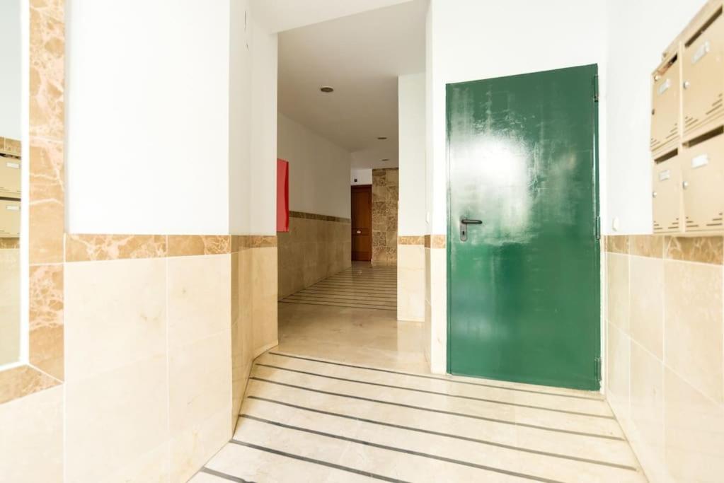 Apartamento Con Parking Gratis En El Centro De Malaga Exterior photo